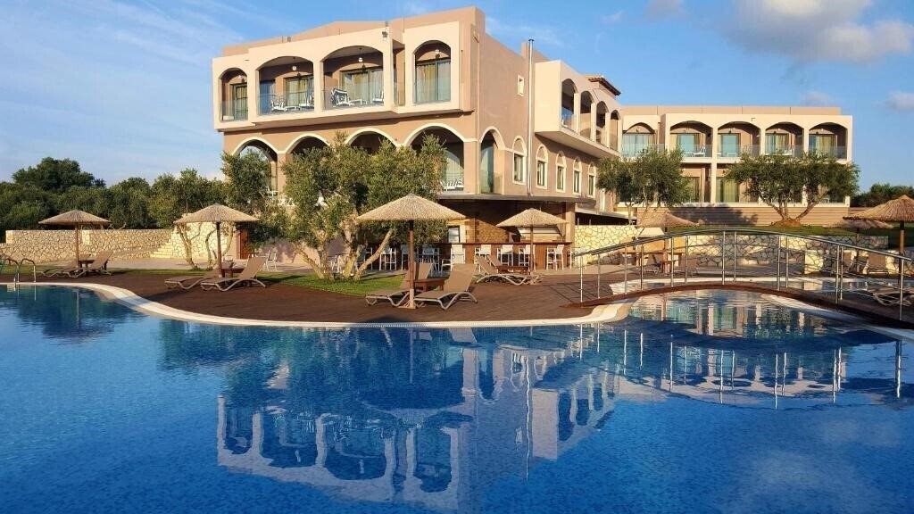 Hotel Elegance Luxury Executive Suites 5*