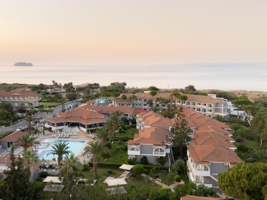 Готель Golden Sun Hotel 4*