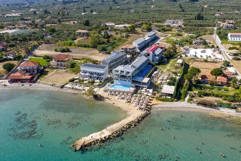 Готель Golden Coast Resort 4*