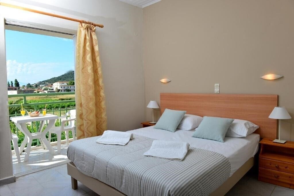 Hotel Dennis Studios 1*