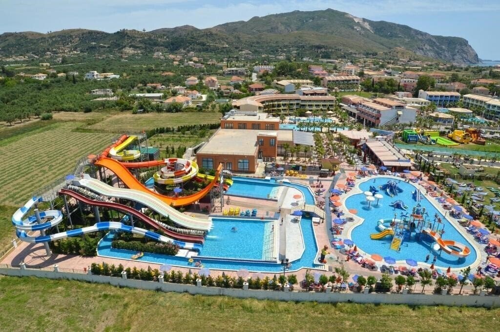 Hotel Caretta Beach Resort & Waterpark 4*