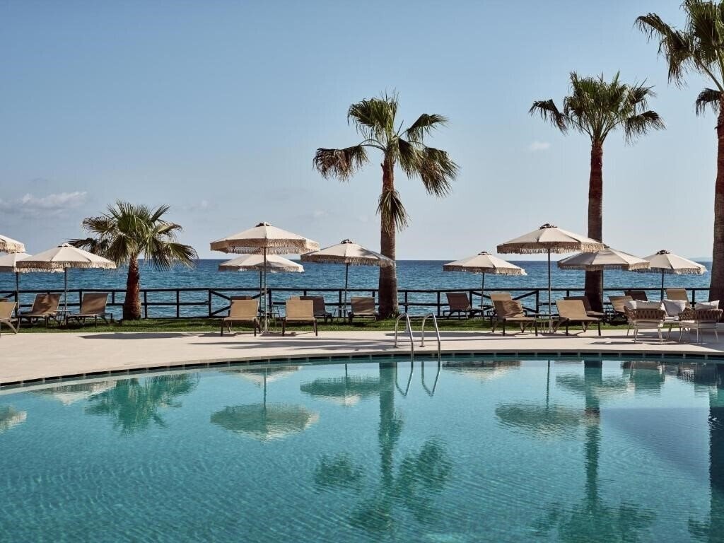 Отель Windmill Bay Aparthotel 4*