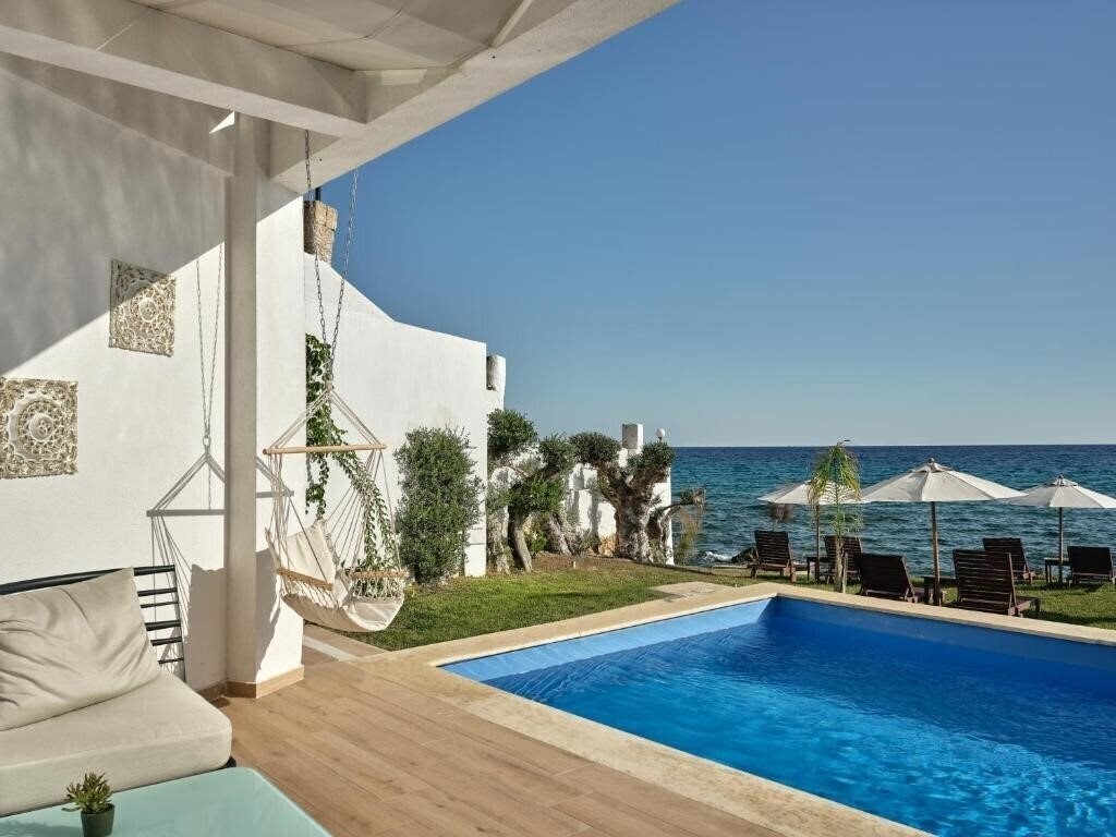 Obraz Cavo Orient Beach Hotel & Suites 4*