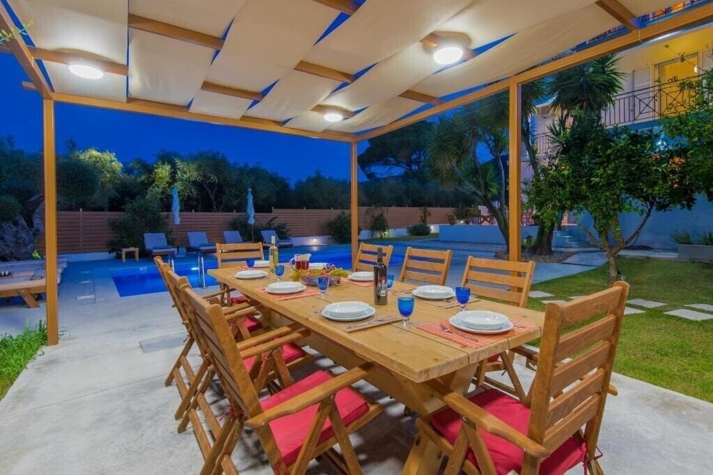 Zdjęcie Villa Status 4*