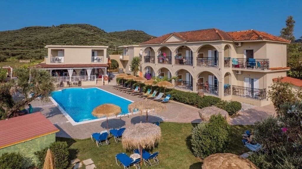 Фото Grapevines Hotel Alikanas 3*
