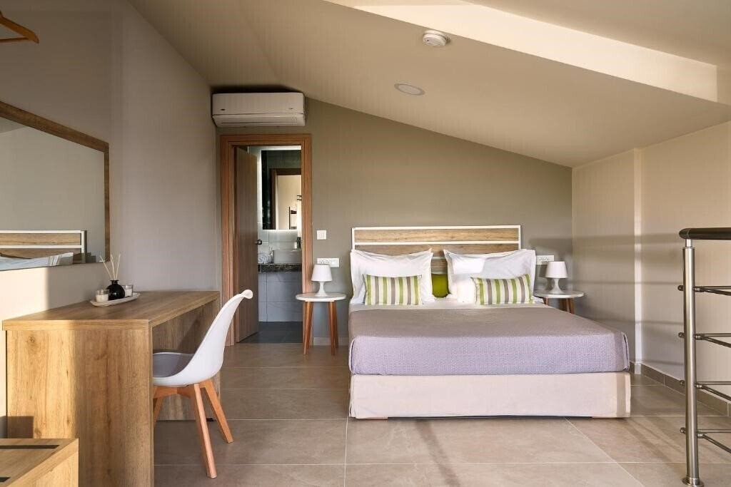 Фотографія Grapevines Hotel Alikanas 3*