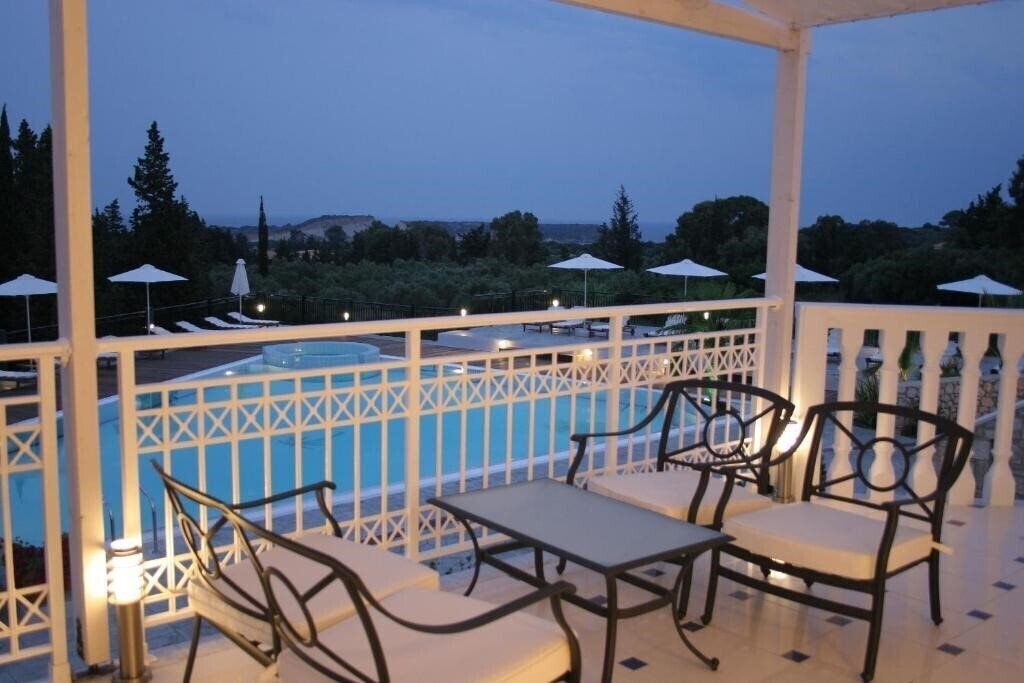 Картинка Gerakas Belvedere Hotel & Luxury Suites 4*