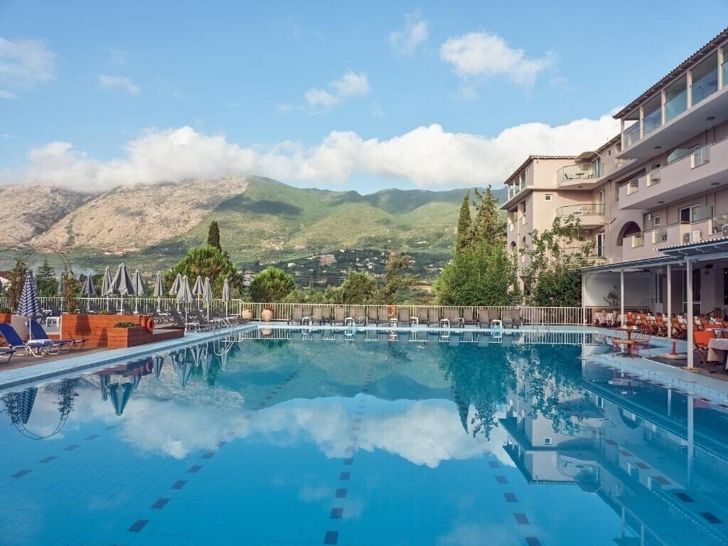 Фотографія Koukounaria Aparthotel & Villa 4*