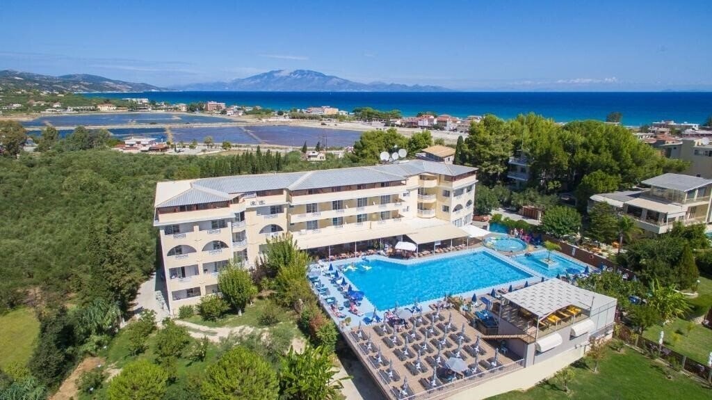 Зображення Koukounaria Aparthotel & Villa 4*