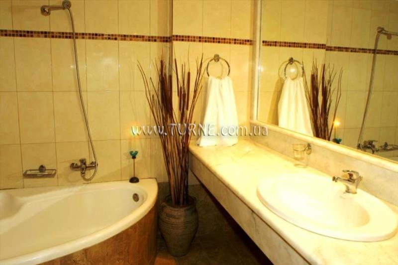 Фото The Plaza Palace 3*