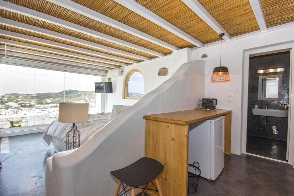 Зображення Anixi Lounge Suites - Adults Only 3*