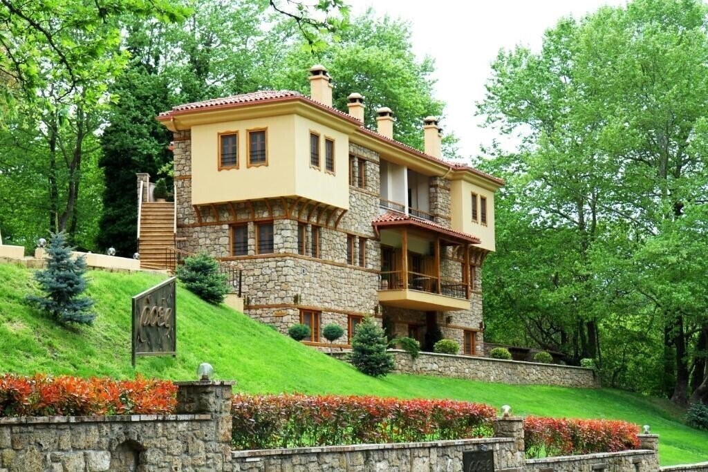 Hotel Roes Suites 3*