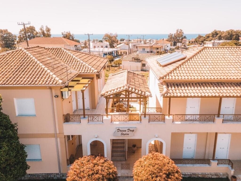 Отель Dream Drop Studios 3*