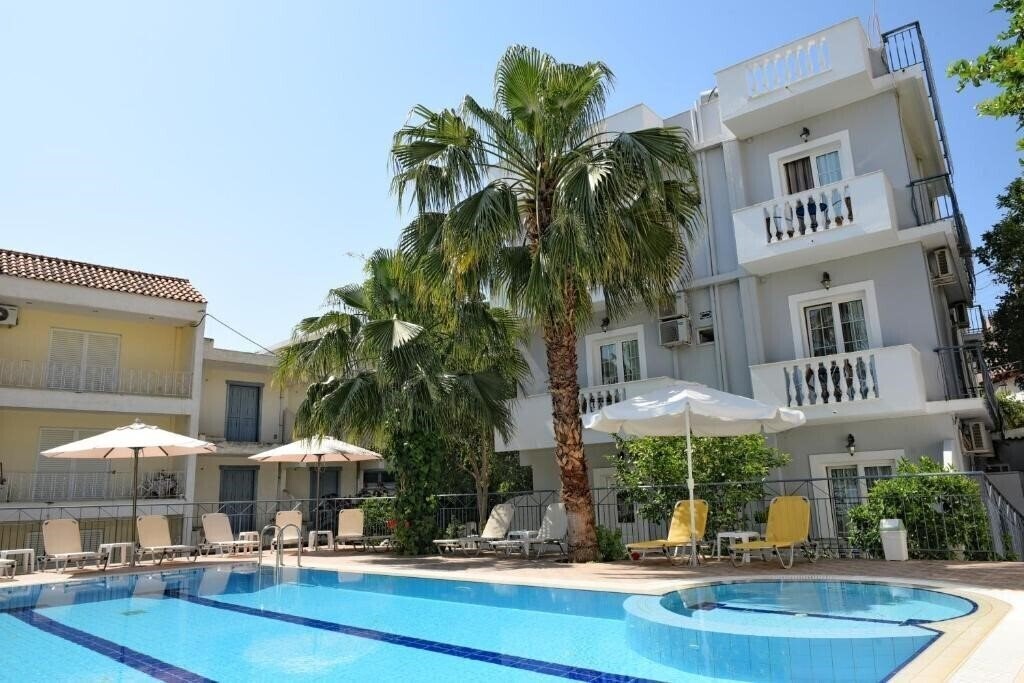 Отель Skalidis Apartments 3*