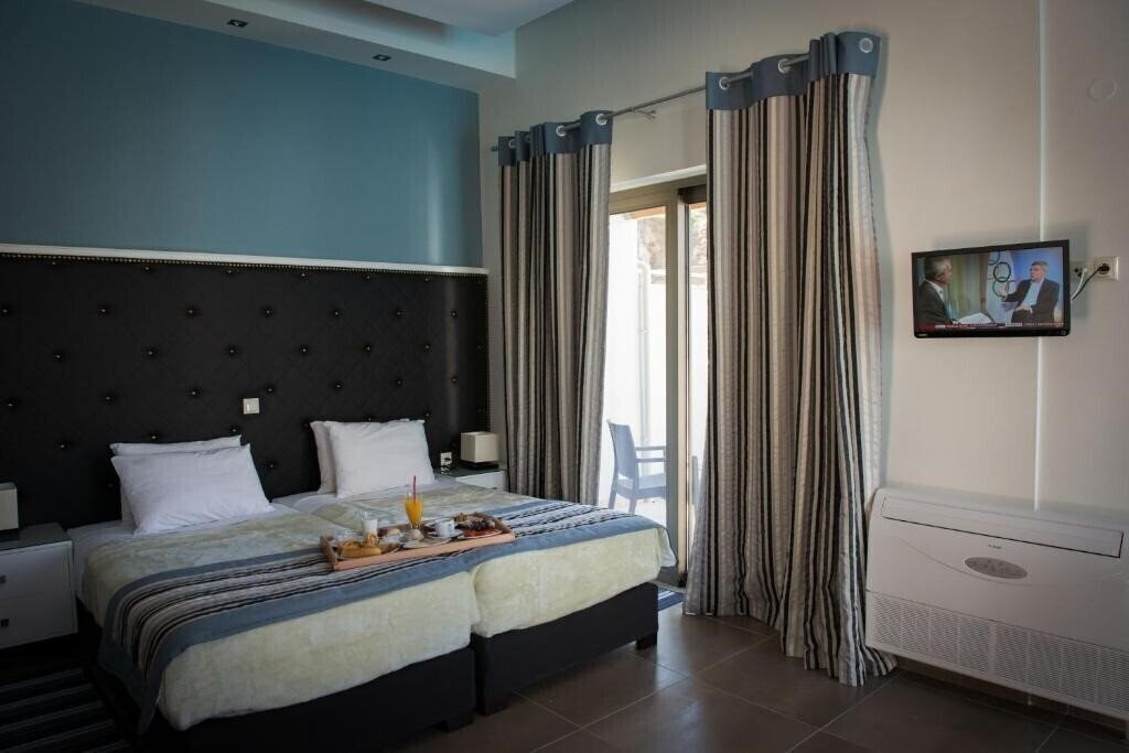 Готель Mantinia Bay 4*