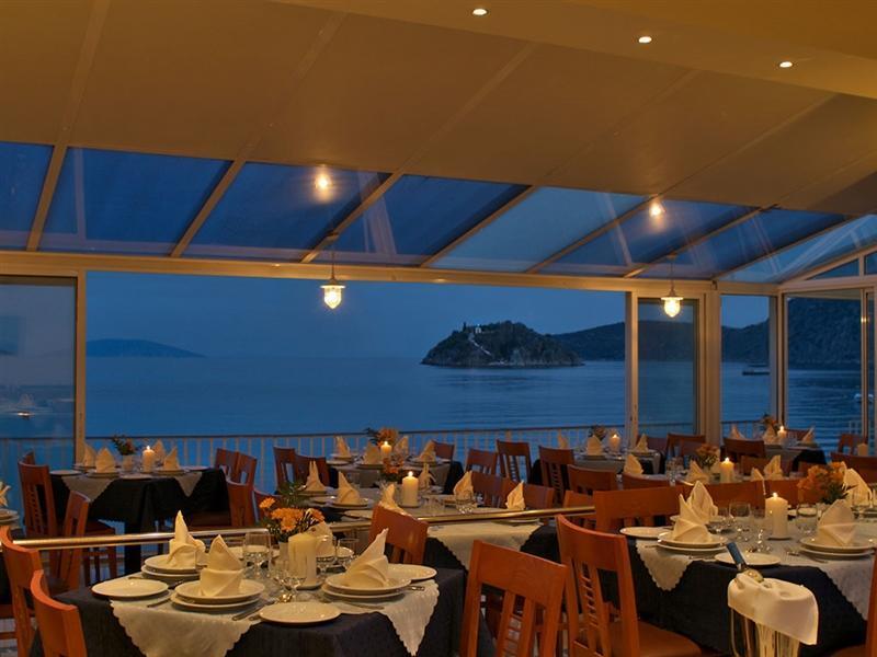 Готель Tolo 3*