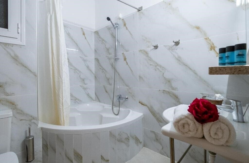 Фотография Dolfin Hotel 3*