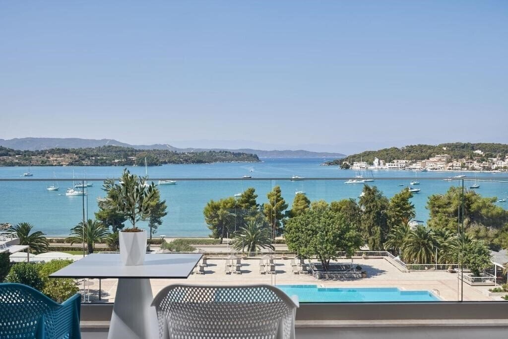 Готель Aks Porto Heli 4*
