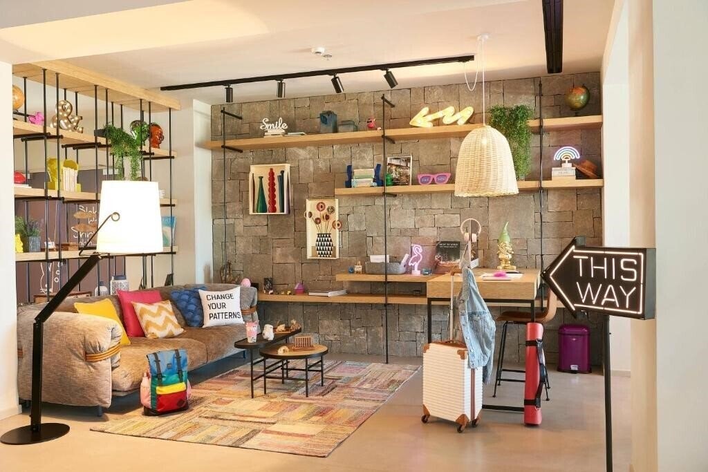 Hotel Moxy Patra Marina 3*