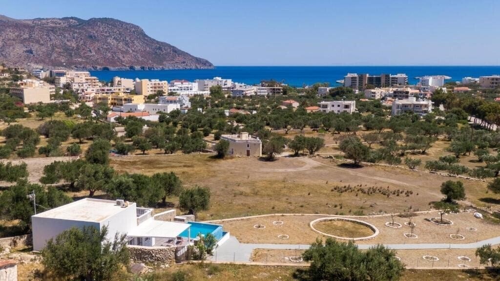 Zdjęcie Villa Eleon 4*