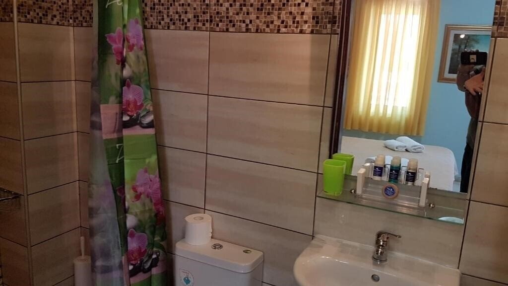 Фото White Rose Hotel 3*