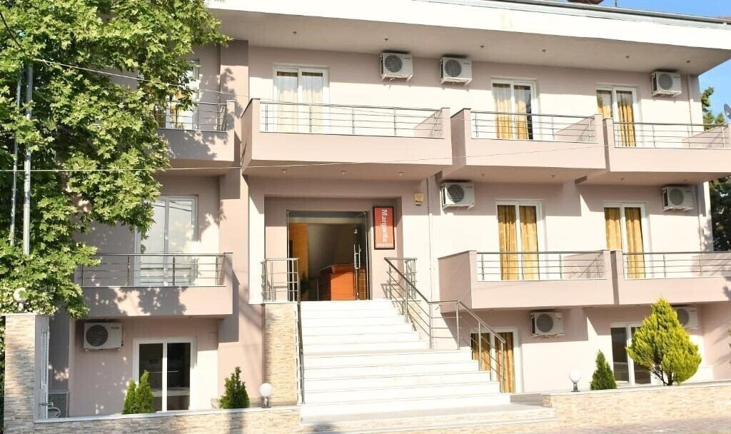 Готель Margarita Apartments 3*