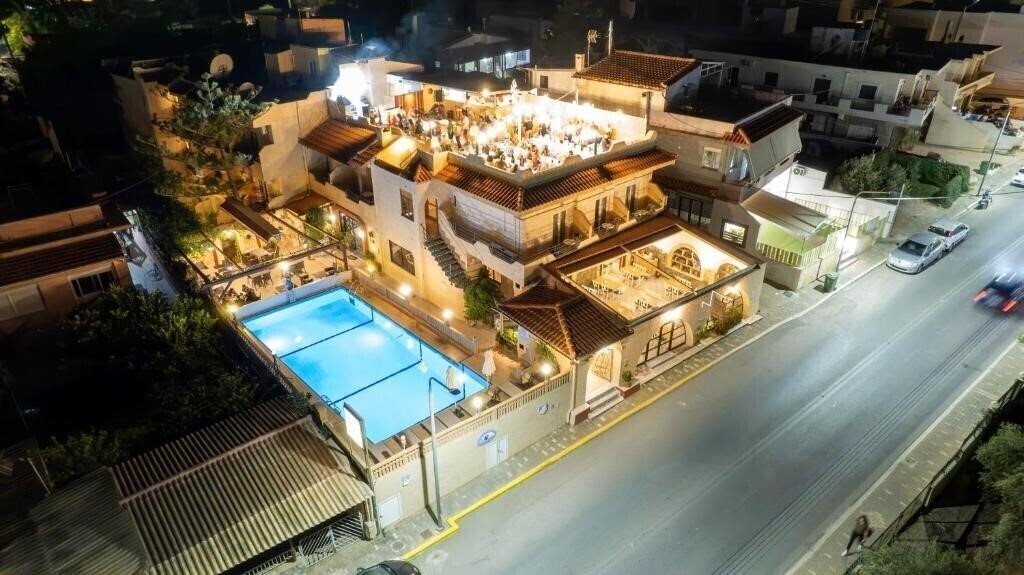 Готель Erato Hotel 2*