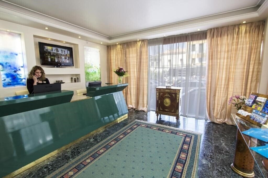 Zdjęcie Triton Hotel 3*