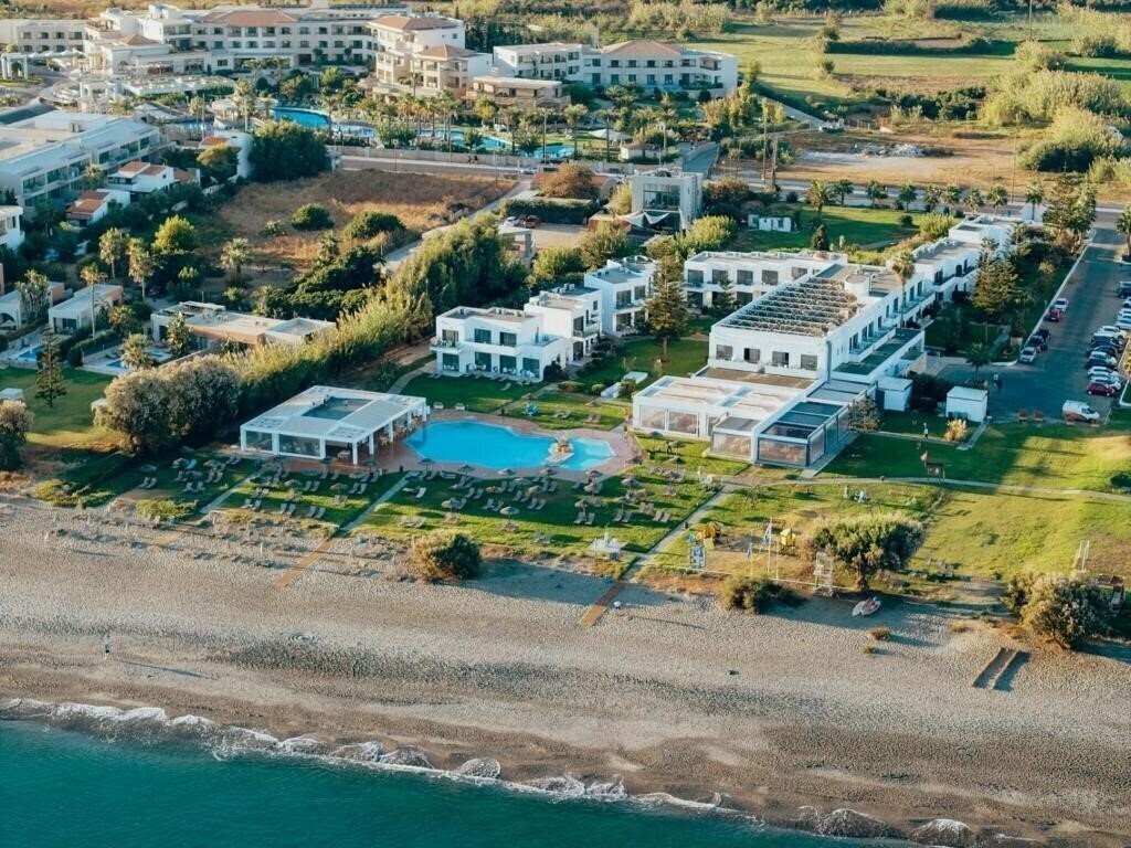 Готель Geraniotis Hotel & Resort 4*