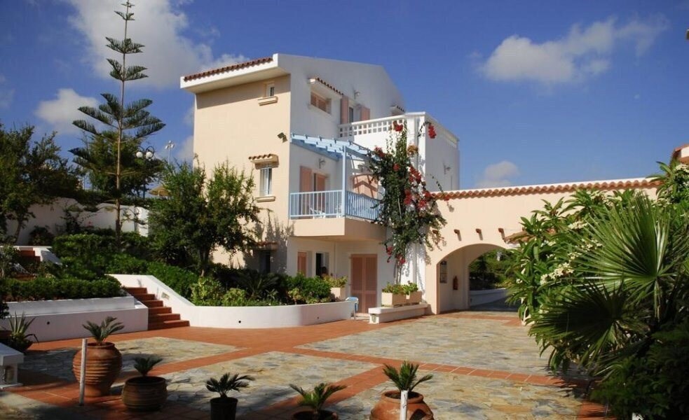 Отель Golden Dream Apartments (ex. Golden Dream) 3*