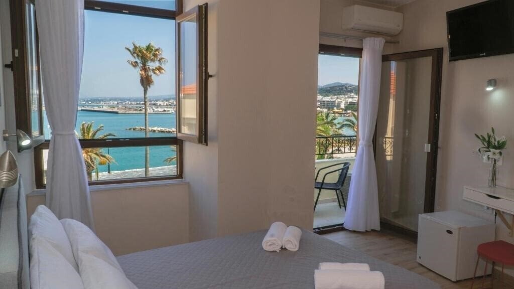 Zdjęcie Faros Rooms & Suites 3*