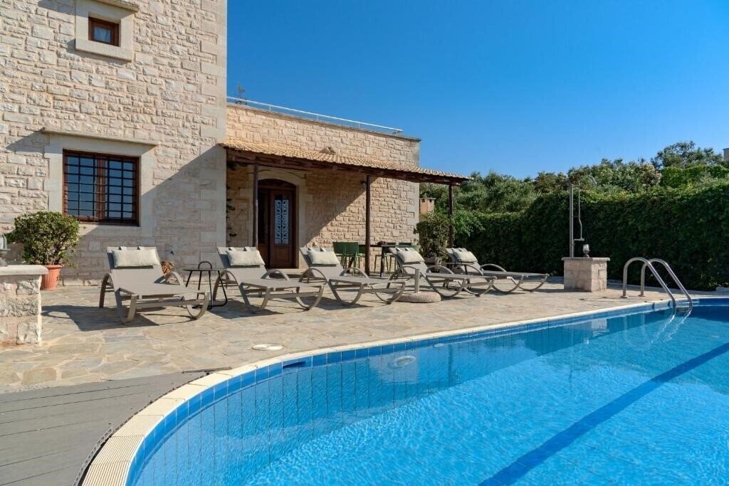Zdjęcie Villa Rhadamanthus 3*