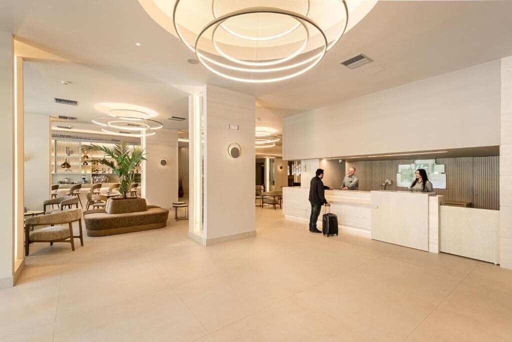 Готель Holiday Inn Thessaloniki 5*