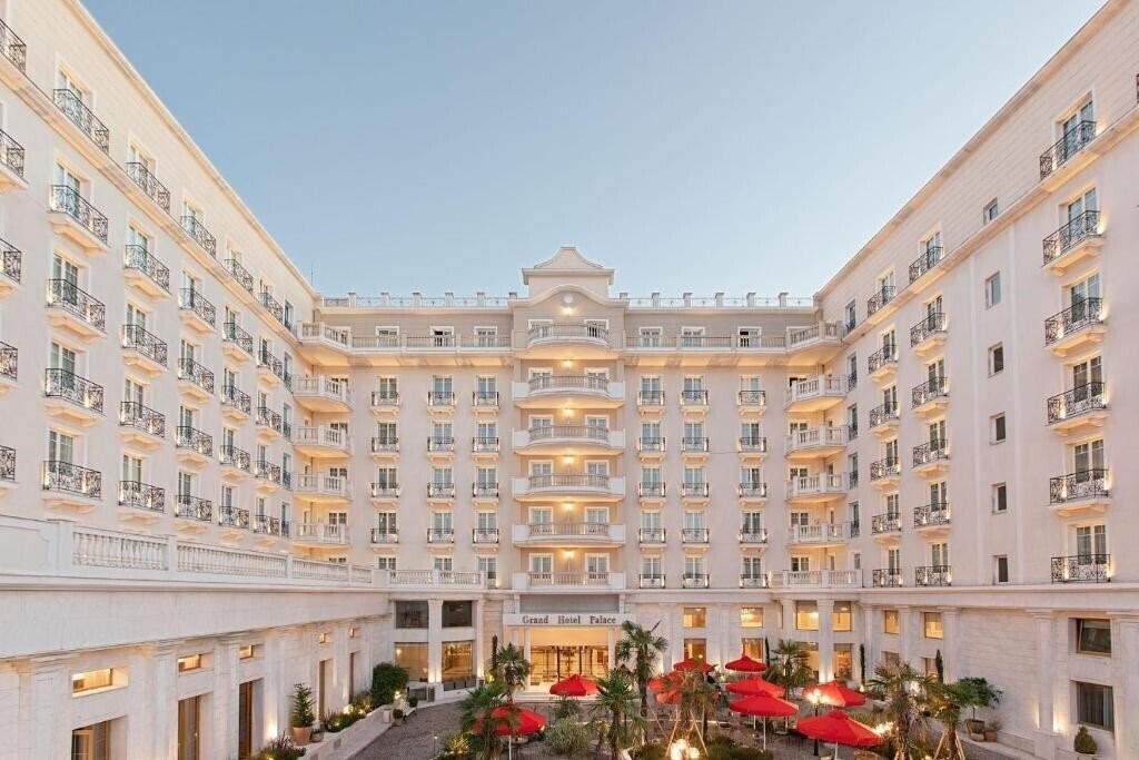 Готель Grand Hotel Palace 5*