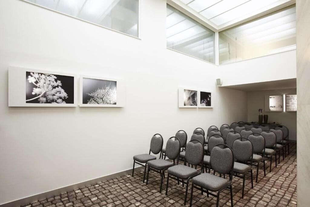 Фотографія City Hotel 4*