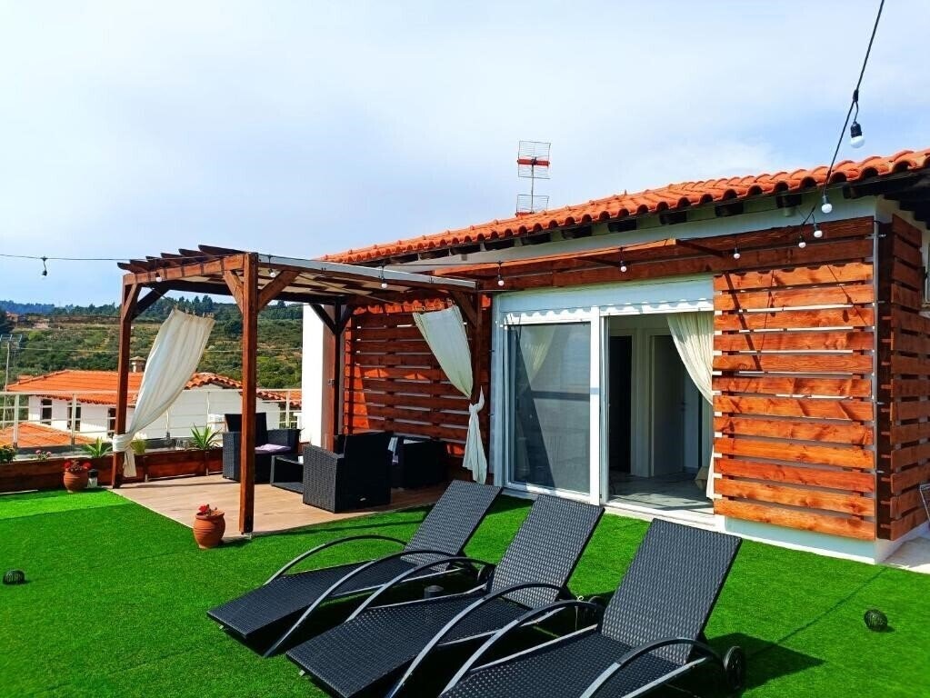 Фотография Salonikiou Beach Deluxe Apartments 3*