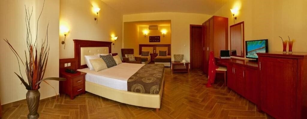 Изображение Village Mare 4*