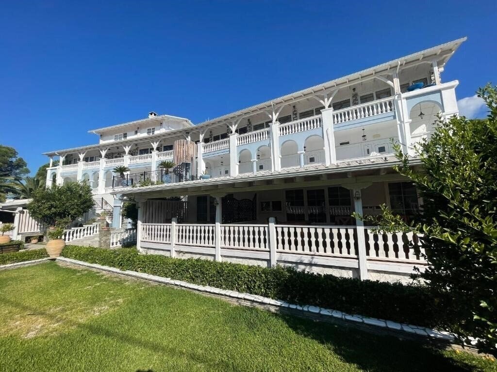 Готель Diaporos Hotel 3*