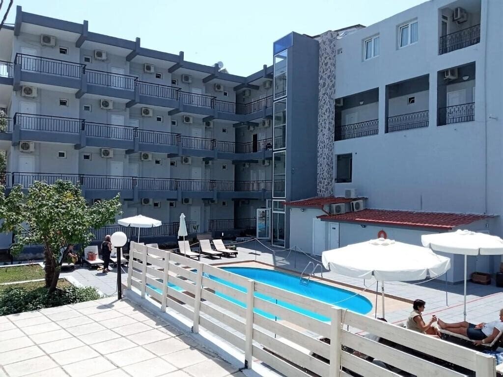 Готель Golden Beach Metamorfosi 3*