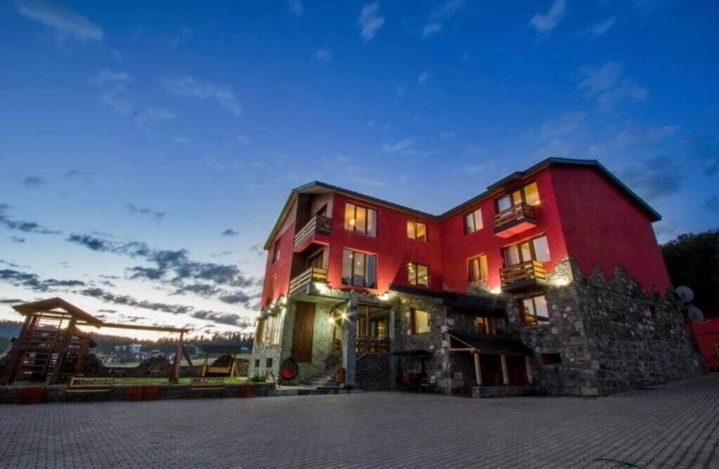 Готель Red House 4*