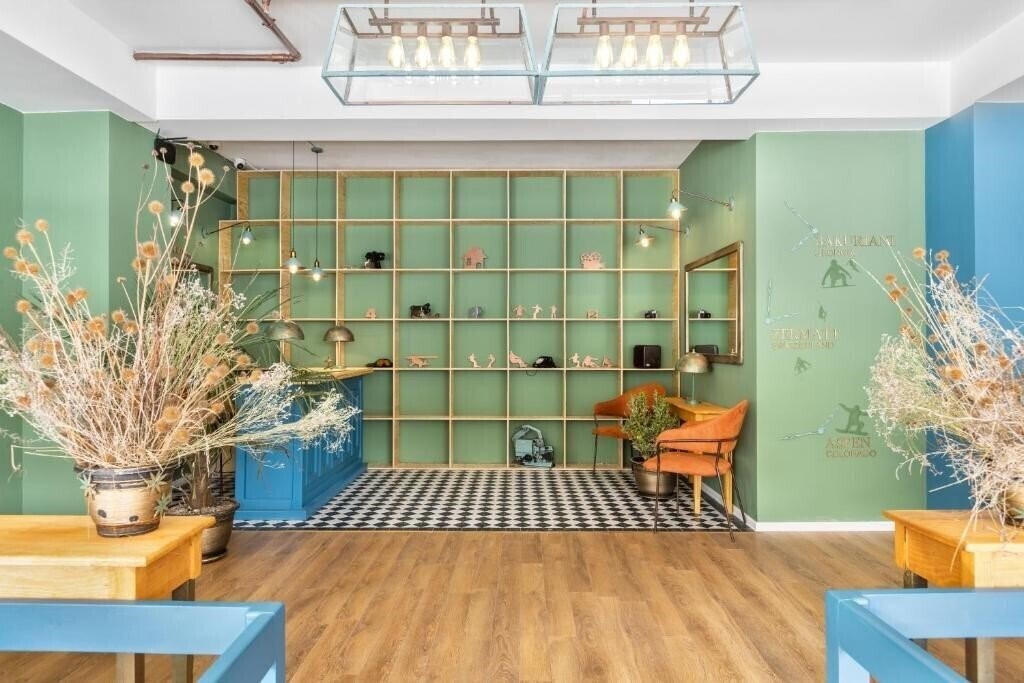 Готель Raimond Palace Hotel 4*