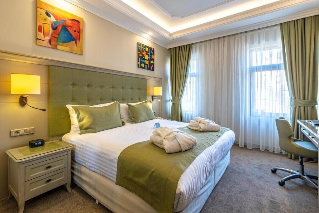 Фотографія Hotel London 1889 (ex. Divan Suites) 5*