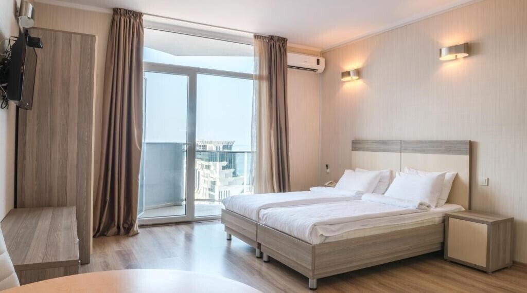 Готель Silk Road Sea Towers Batumi 4*