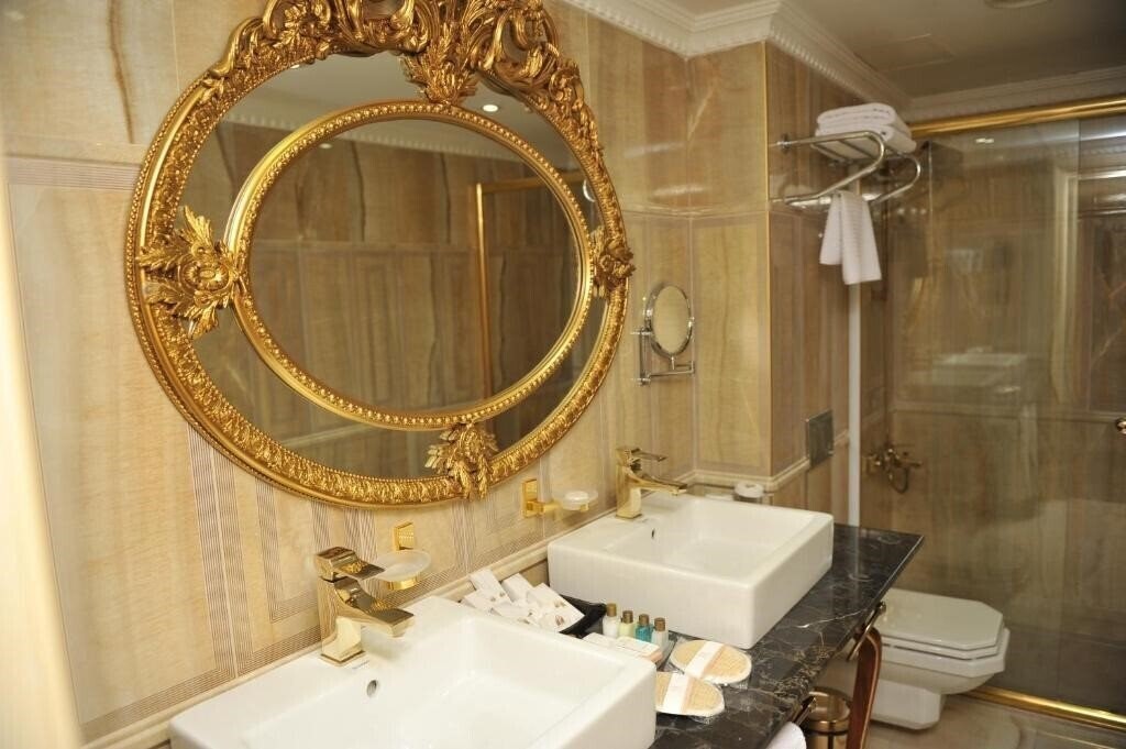 Zdjęcie Intourist Palace 5*