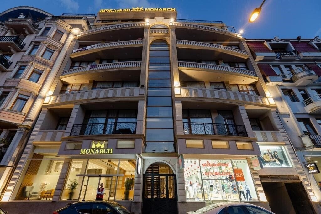 Отель Hotel Monarch 4*