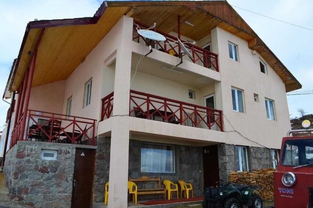 Изображение Toni 3*