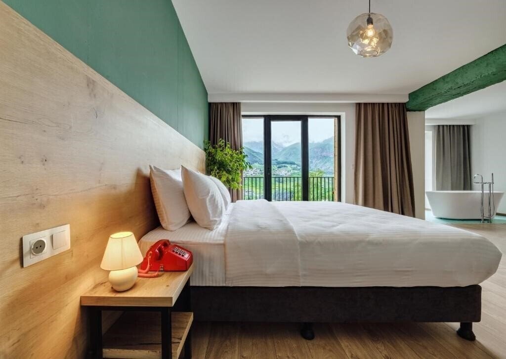 Zdjęcie Intourist Kazbegi 4*