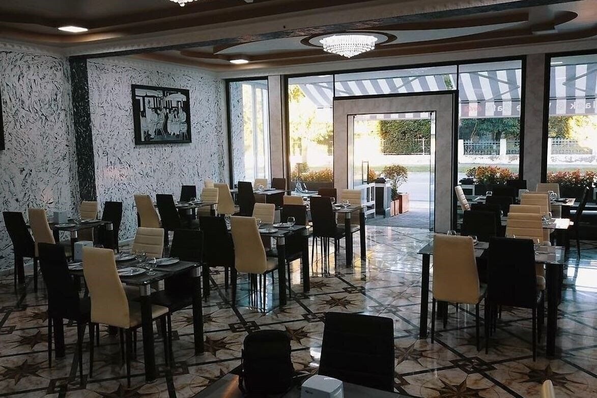 Obraz Hotel Black & White Kobuleti 3*