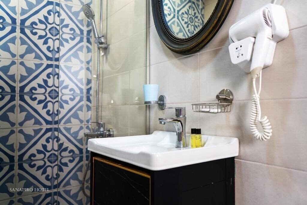 Zdjęcie Sanapiro Hotel Kutaisi 3*