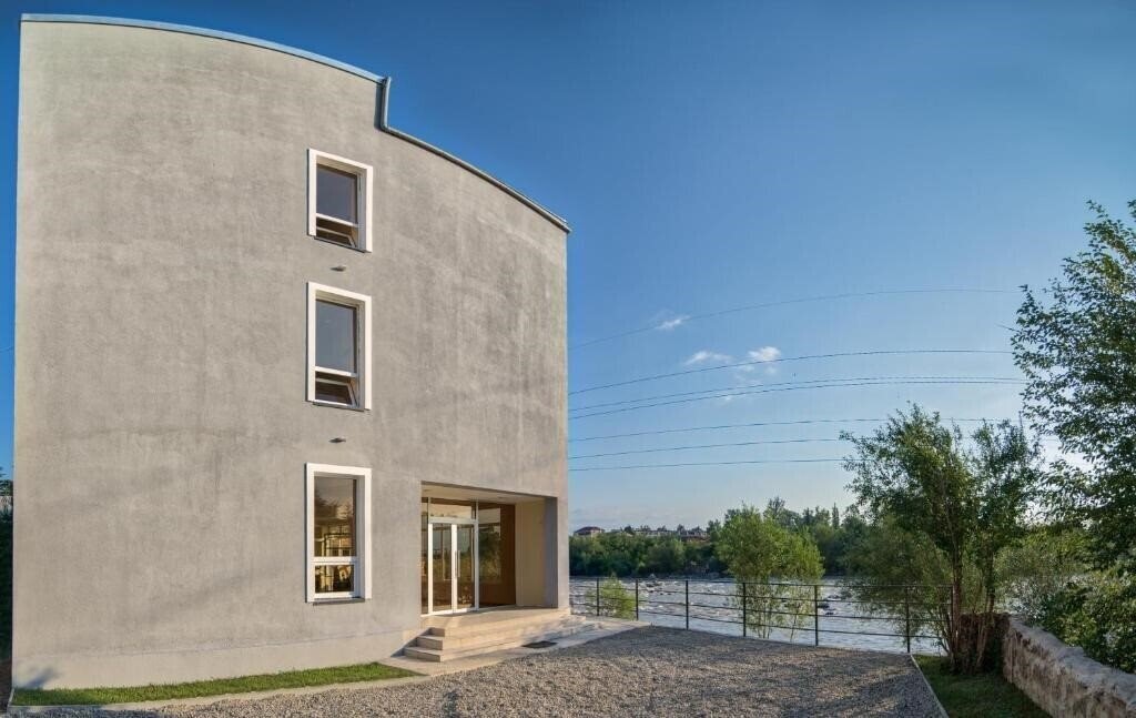 Obraz Four Seasons Riverside 4*